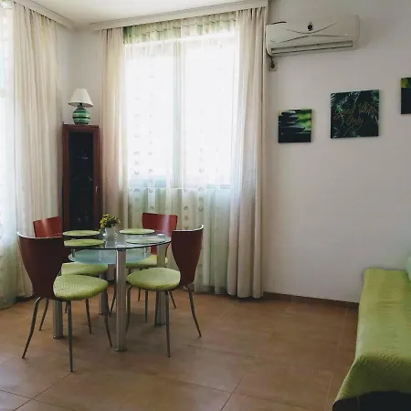 Apartament Elinor Budjaka