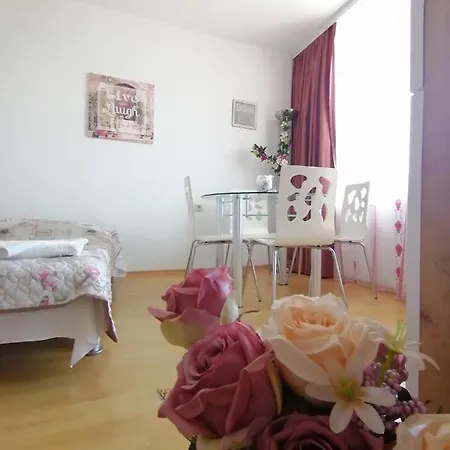 Elinor Budjaka Apartament *