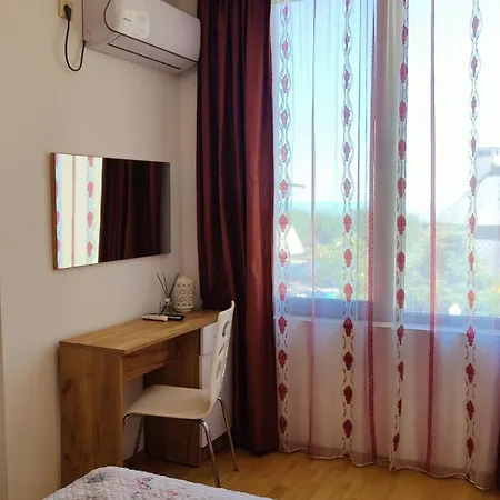 Apartment Elinor Budjaka *