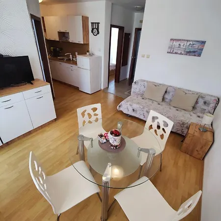 Apartment Elinor Budjaka *