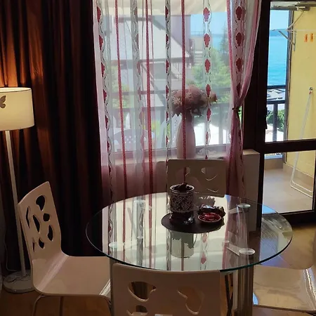 Elinor Budjaka Apartment *
