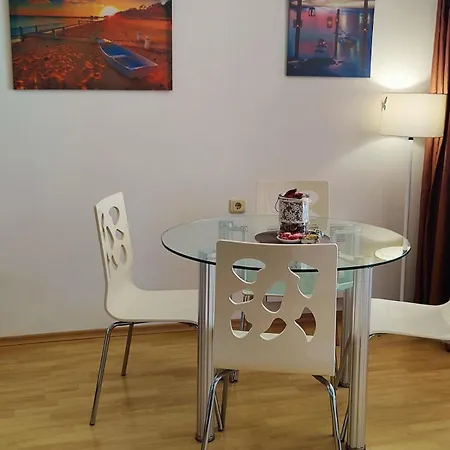 Elinor Budjaka Apartment *