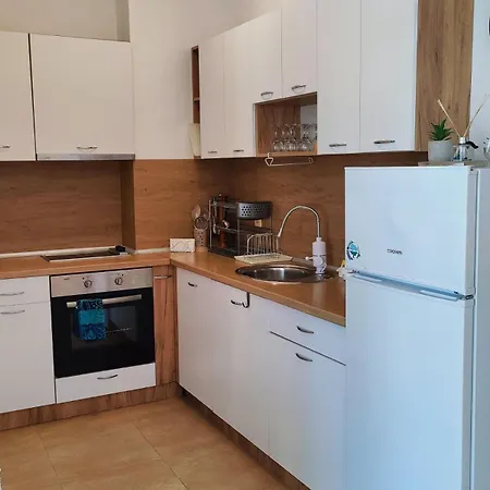 Apartment Elinor Budjaka *
